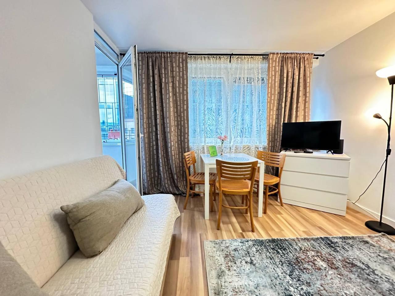 5Centrum Stanislawa Moniuszki10 Wi-Fi 1Gb Sek Varşova Dış mekan fotoğraf